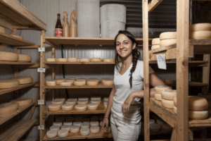 Cella di stagionatura della Cascina Zipo